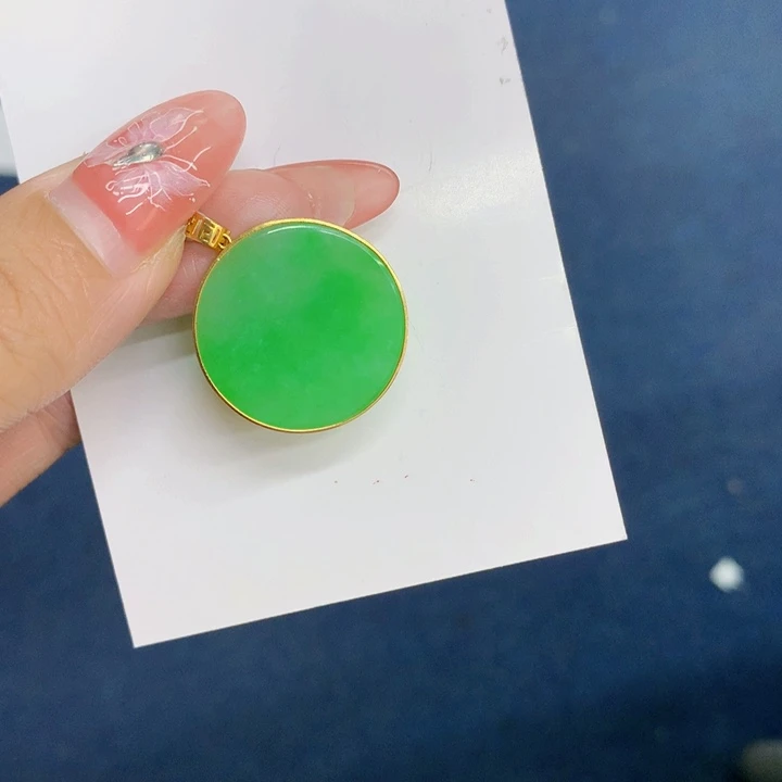 颈饰18K金镶嵌翡翠爱****子天然翡翠