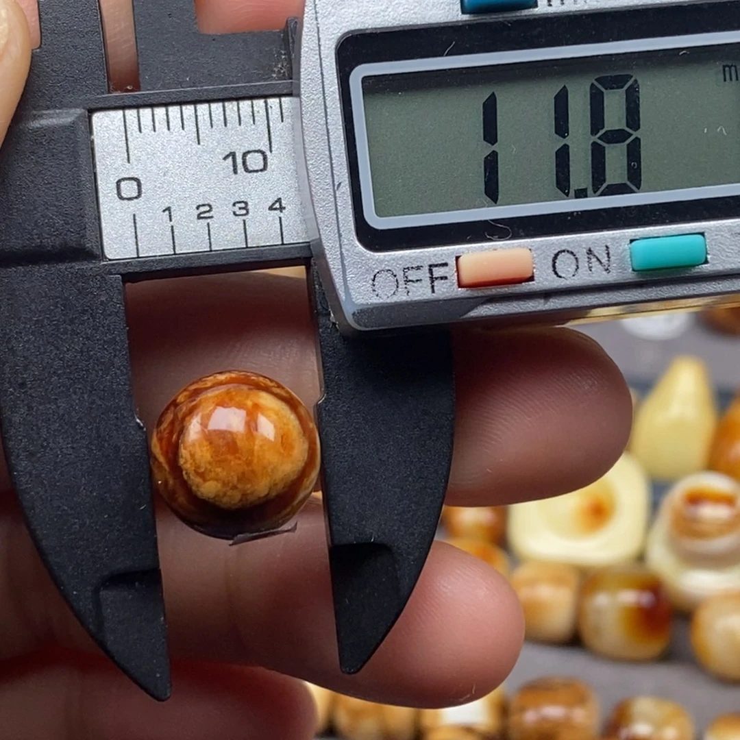 裸石琥珀未镶嵌圆珠