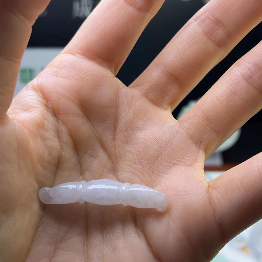 翡翠未镶嵌颈饰藕节