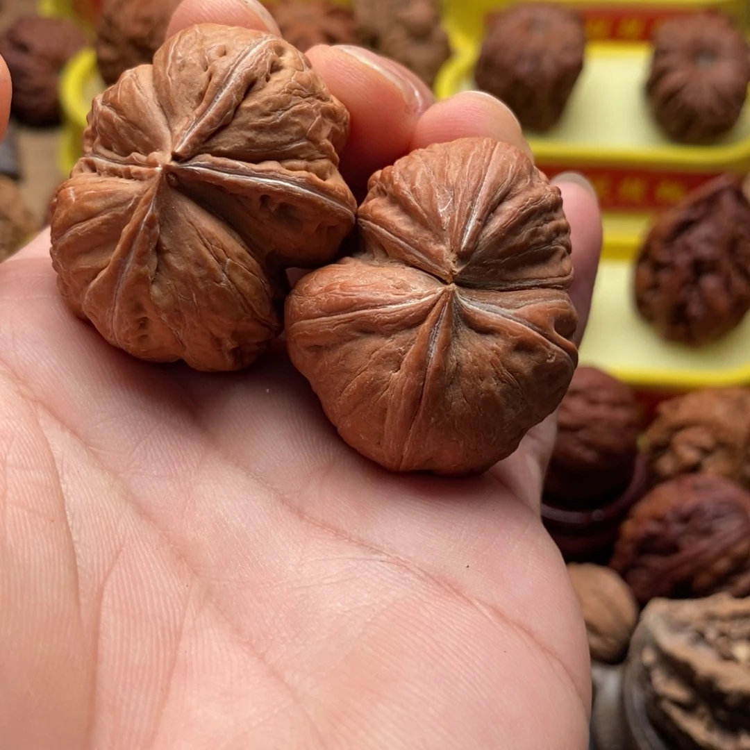 文玩核桃吊坠有伤7