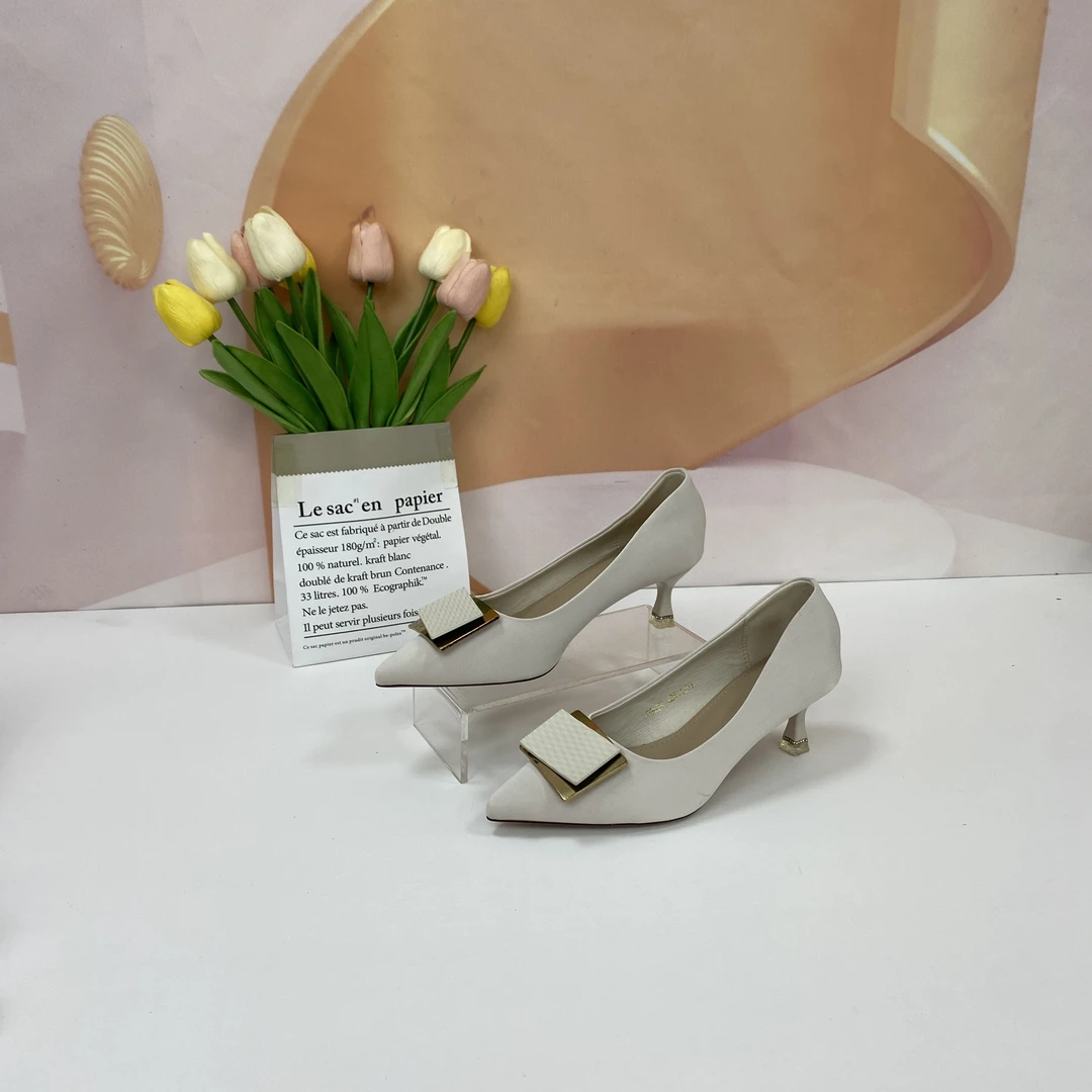 09639时尚气质百搭细跟尖头单鞋F