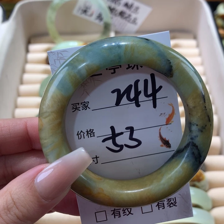 未镶嵌蛇纹石玉手镯躺****王