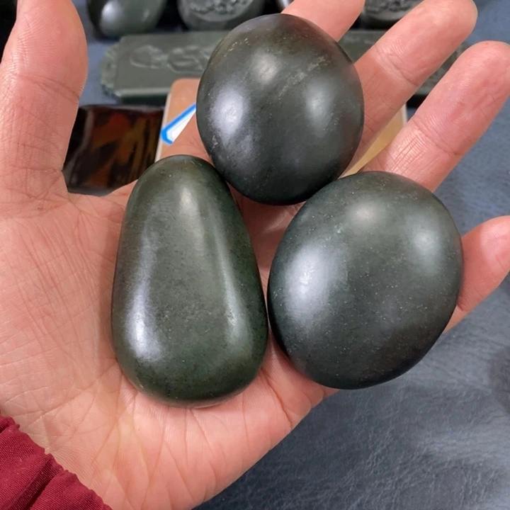 身***尘和田玉（糖玉）未镶嵌挂件