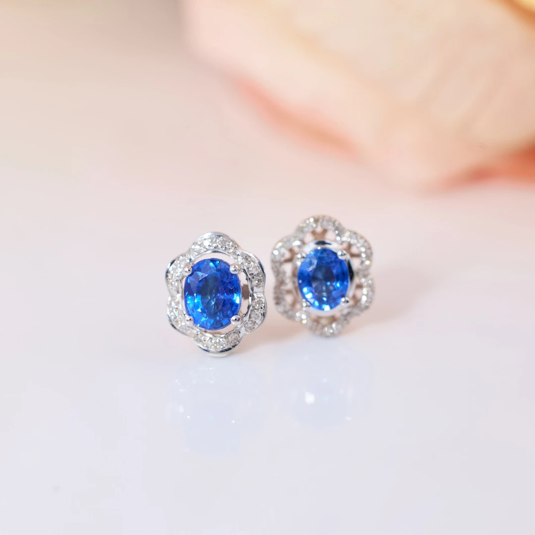 玉峰珠宝【安娜】蓝宝石耳饰18K金山茶花甜心【Q5121】多样性发一