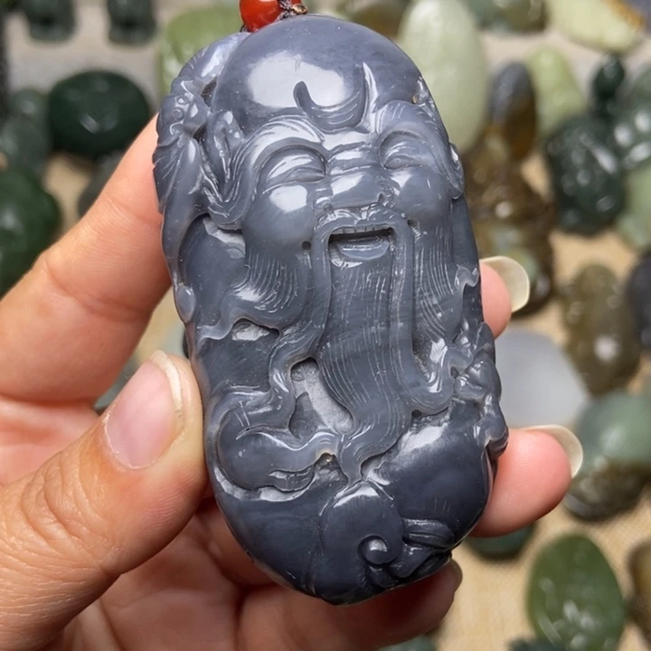 和田玉未镶嵌颈饰有包容