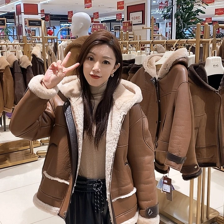 初晓皮草外套搭配