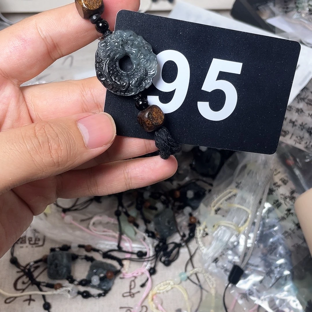 蛇纹石玉颈饰合金