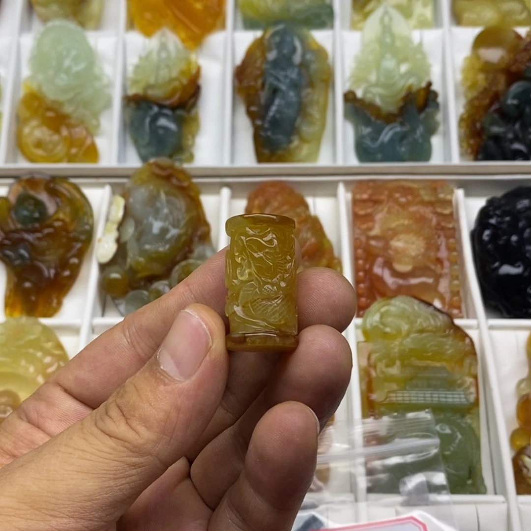 崔***爷蛇纹石玉未镶嵌颈饰