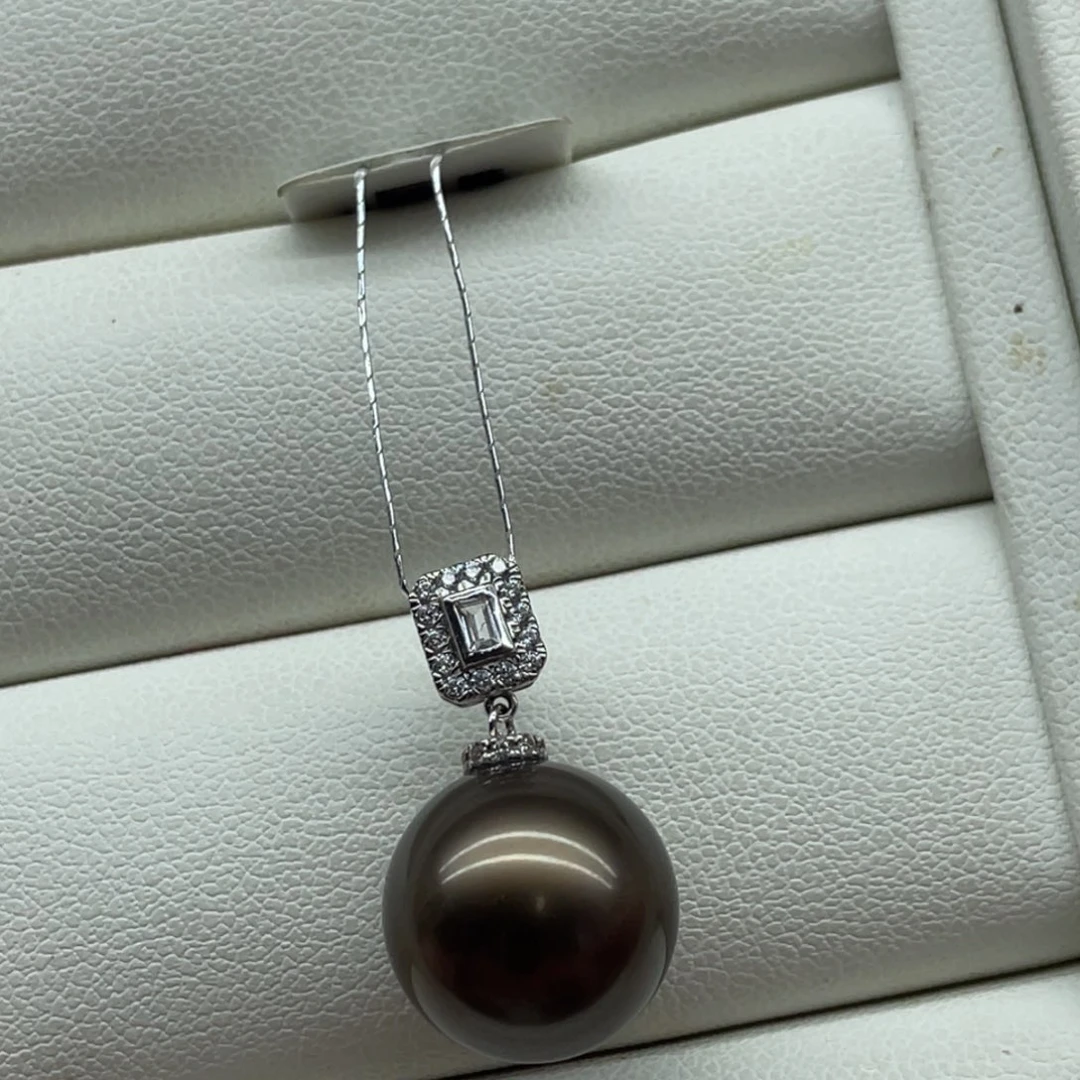 18K金镶嵌吊坠(不含链)海水珍珠13.5mm