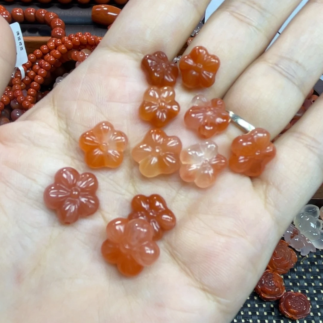 南红玛瑙未镶嵌颈饰五瓣花