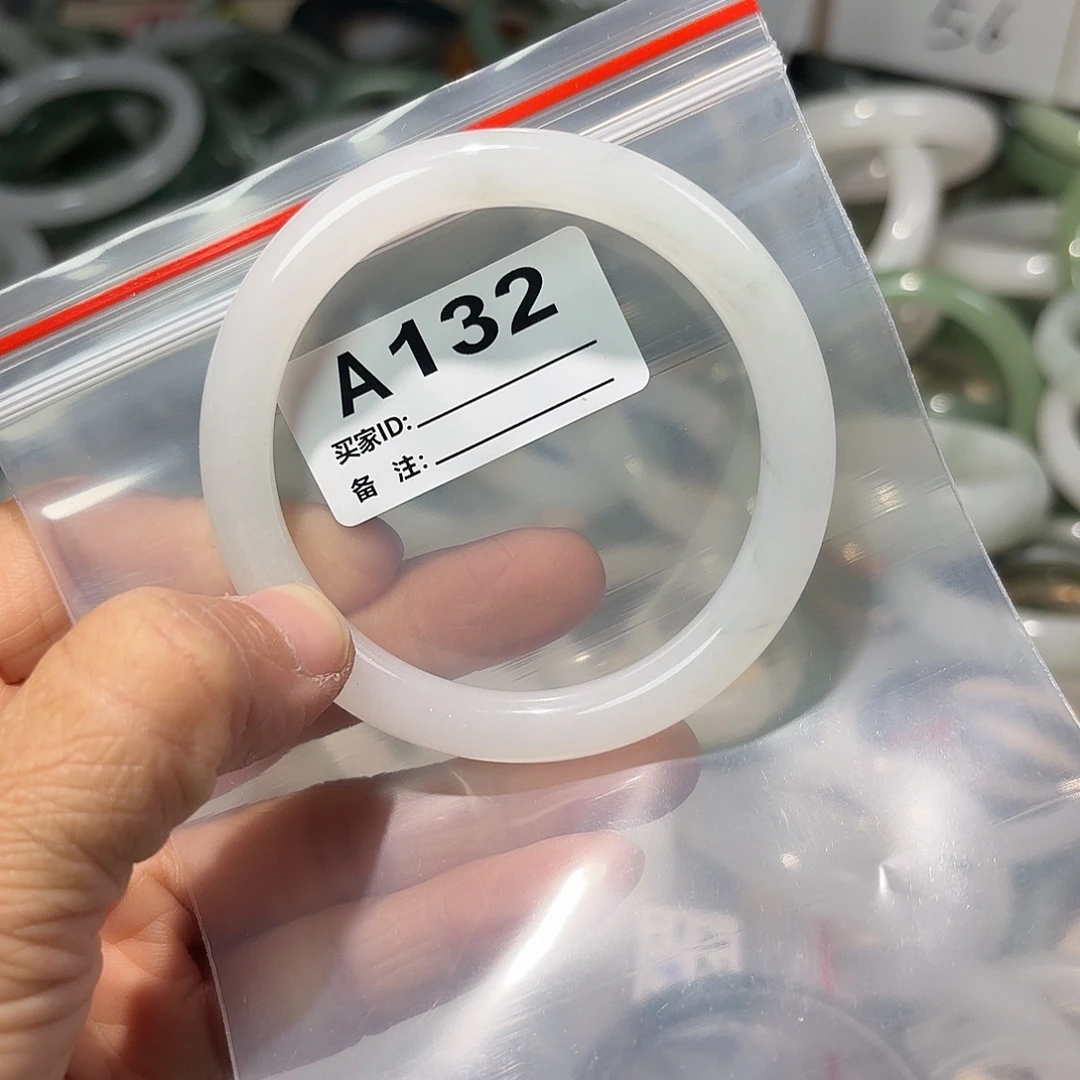 南***我石英质玉未镶嵌手镯