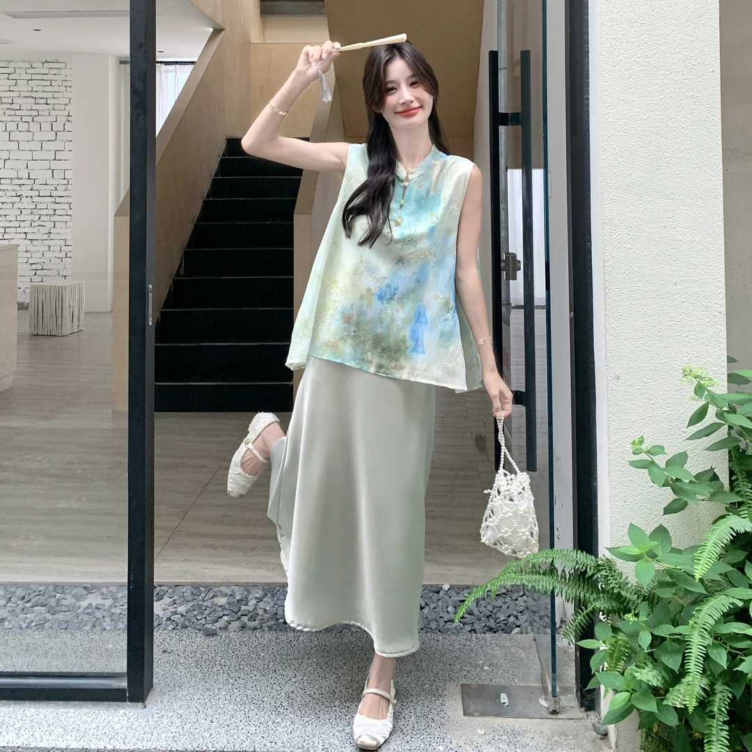 清冷感绿色新中式吊带连衣裙套装女2025夏新款绝美印花背心两件套