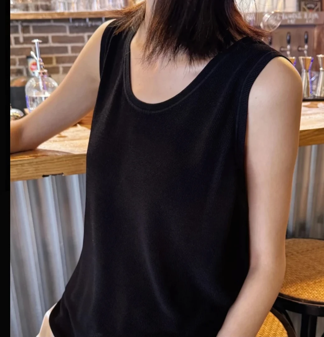 易缔媤 黑色背心D70003WP063