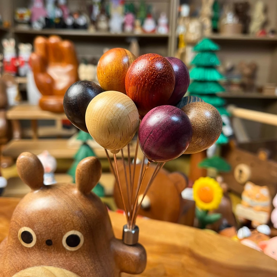 南乔 |  实木气球摆件可爱创意装饰摆件礼物桌面告白气球