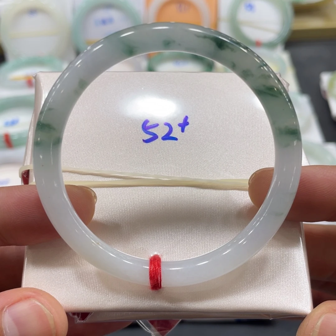 翡翠手镯未镶嵌翡翠手镯