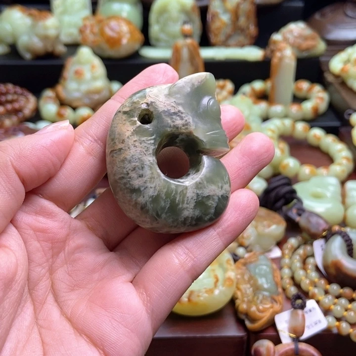 英***事未镶嵌岫岩河磨玉（透闪石质玉）把件