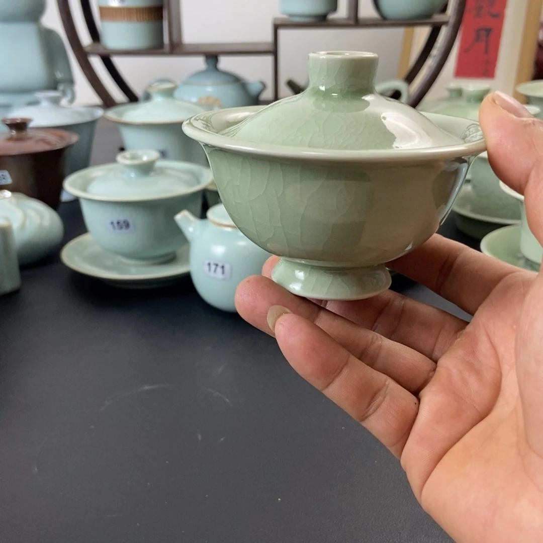 把***爱一级品豆绿两才盖碗