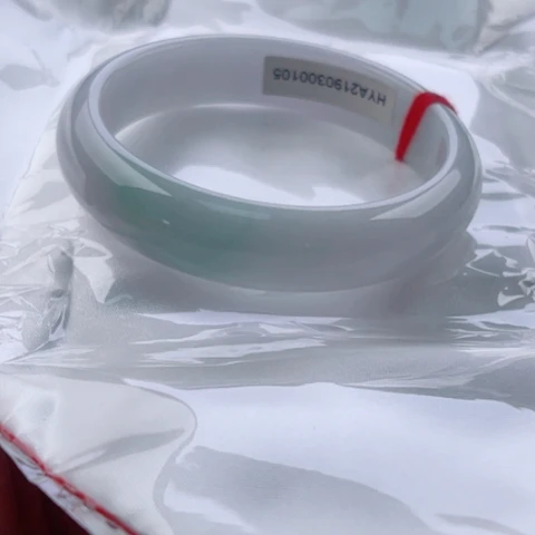 翡翠未镶嵌手镯58微瑕石筋48小时鉴赏微淡底色