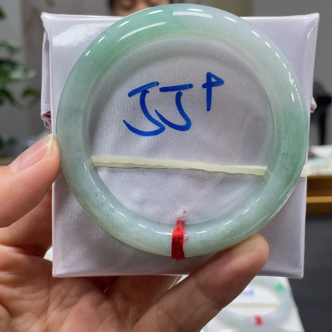 翡翠未镶嵌手镯翡翠