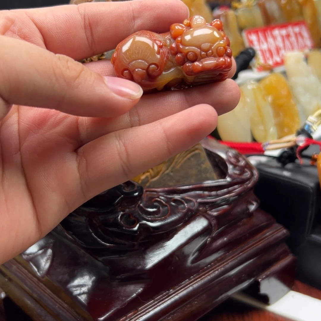 未镶嵌石英质玉（黄龙玉）黄龙玉