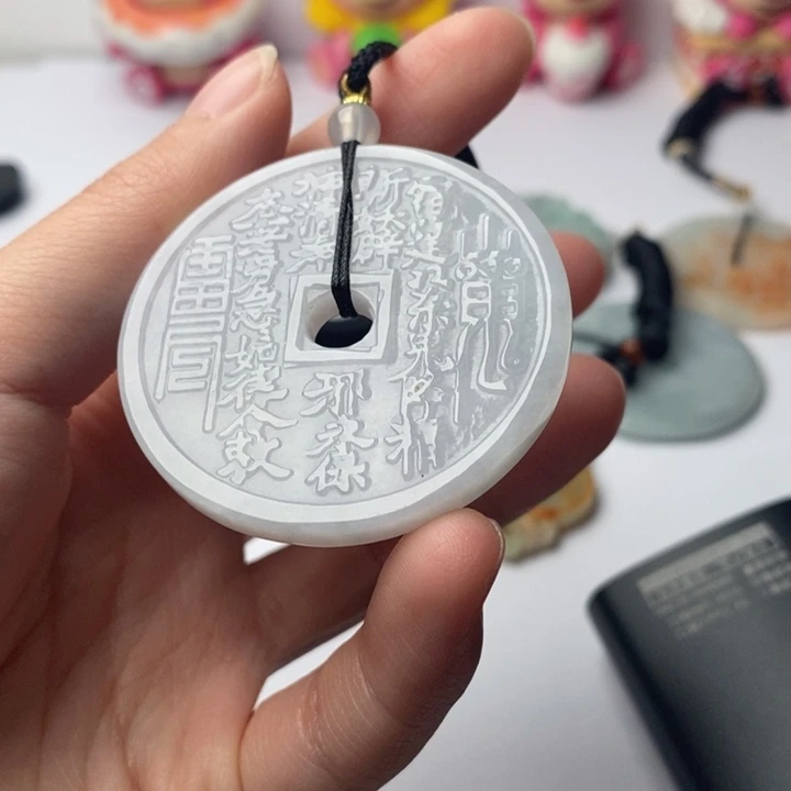 翡翠未镶嵌颈饰翡翠的^_^