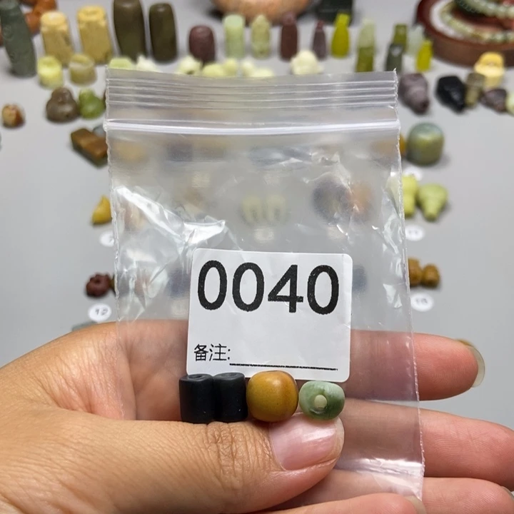 L***x未镶嵌蛇纹石玉颈饰