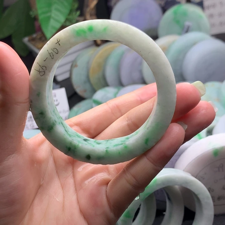 未镶嵌手镯定制翡翠