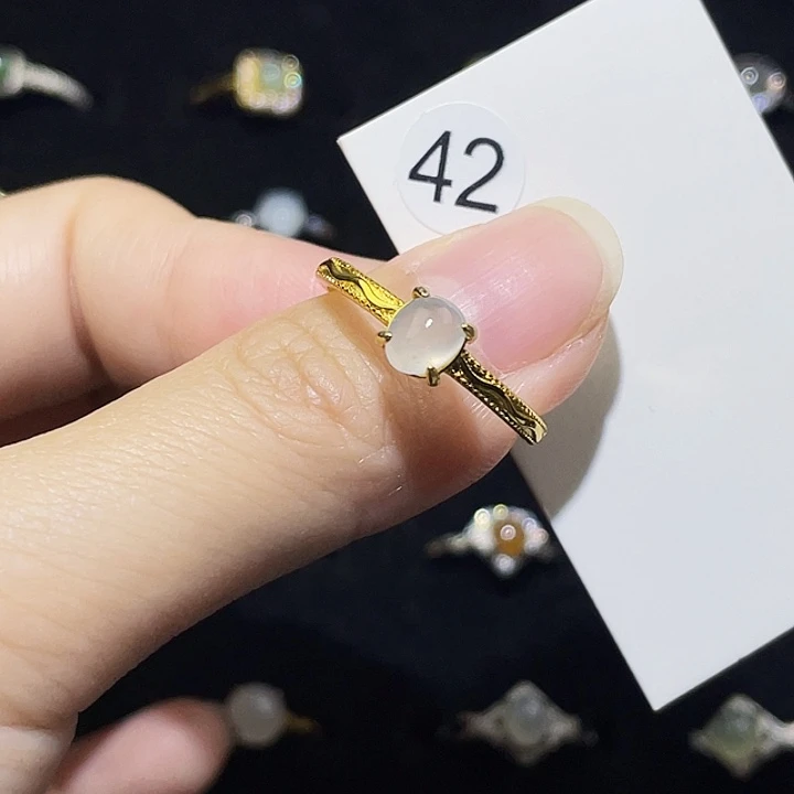 翡翠未镶嵌颈饰戒指