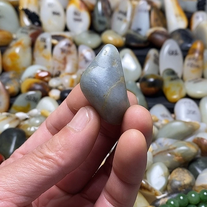 和田玉未镶嵌颈饰吊坠