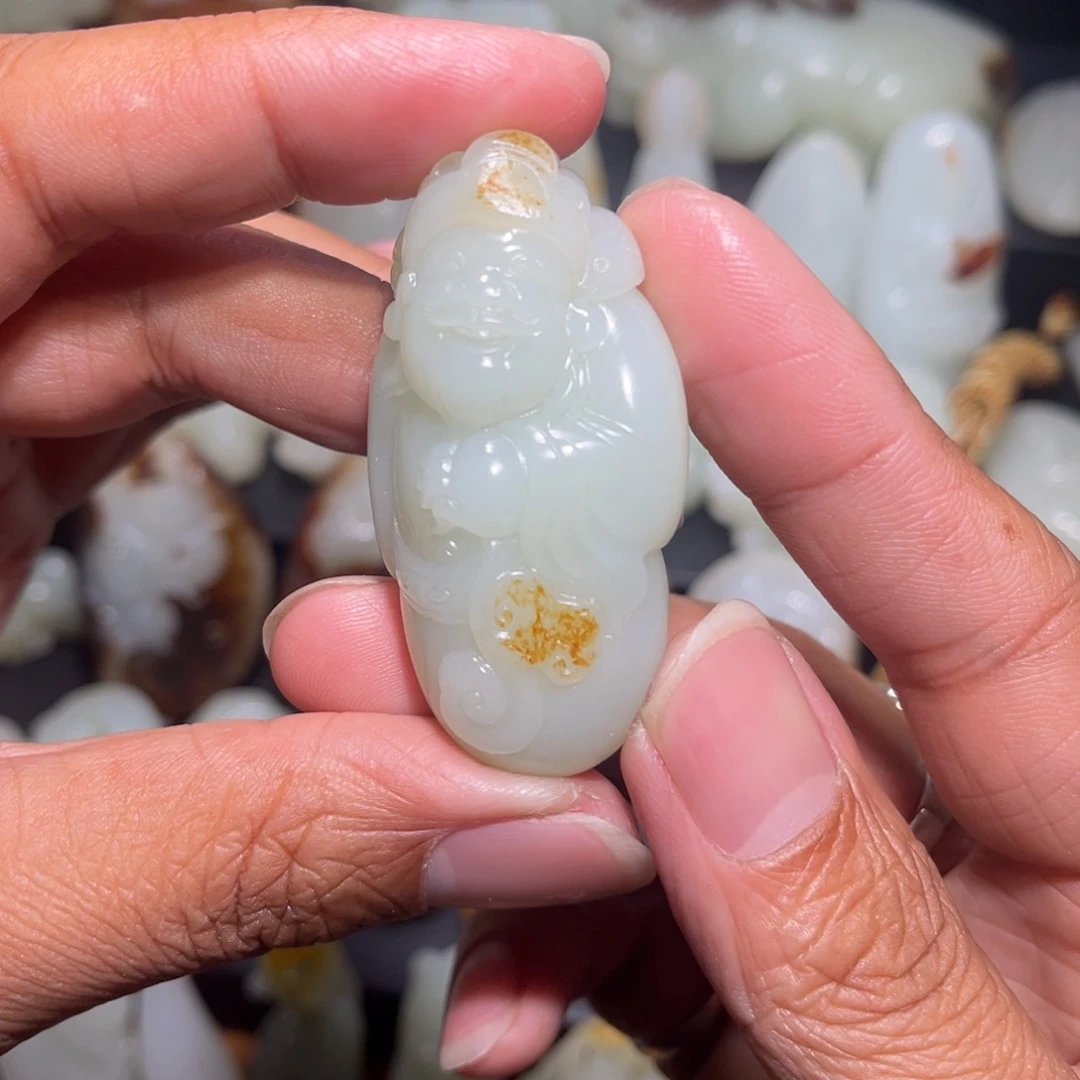 紫***贤和田玉未镶嵌颈饰