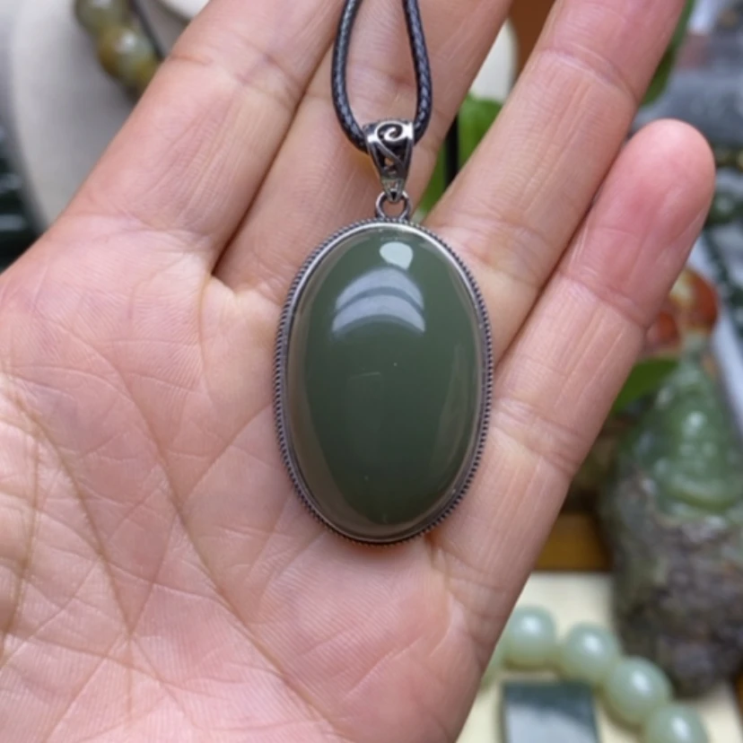 【闪购商品】未镶嵌岫岩河磨玉（透闪石质玉）挂件灰*