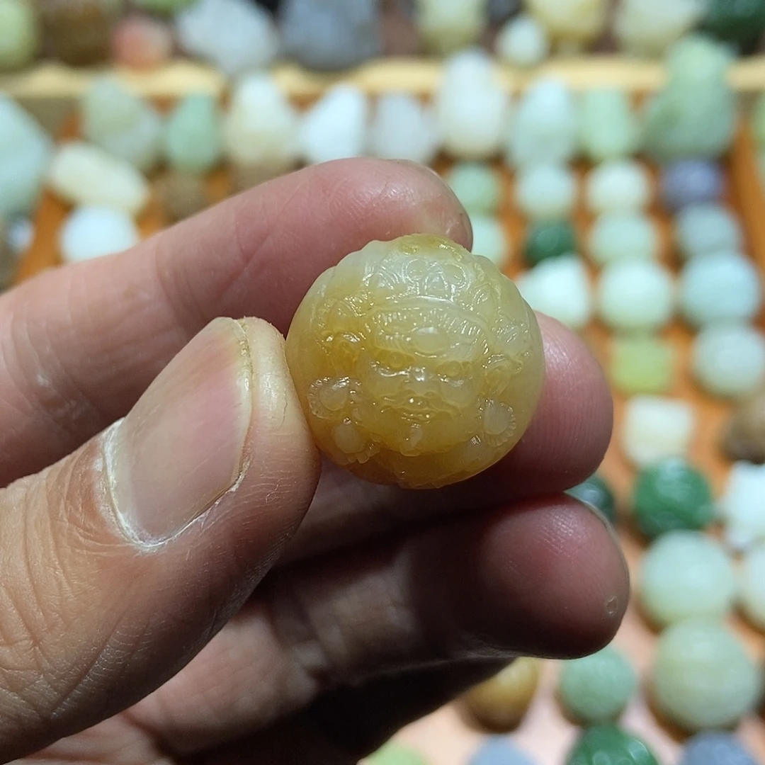 和田玉未镶嵌颈饰定制