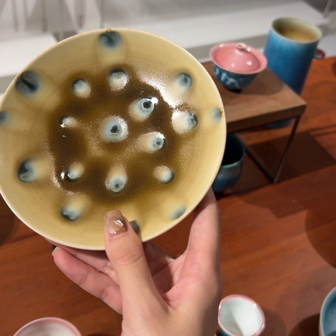 瓷片陶瓷。        陶瓷。