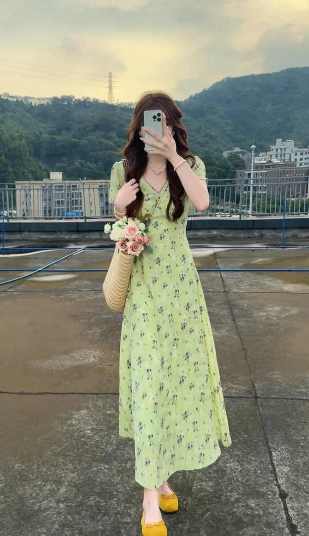 V领花边短袖连衣裙2025年夏季新款宽松百搭绿色碎花长裙9007
