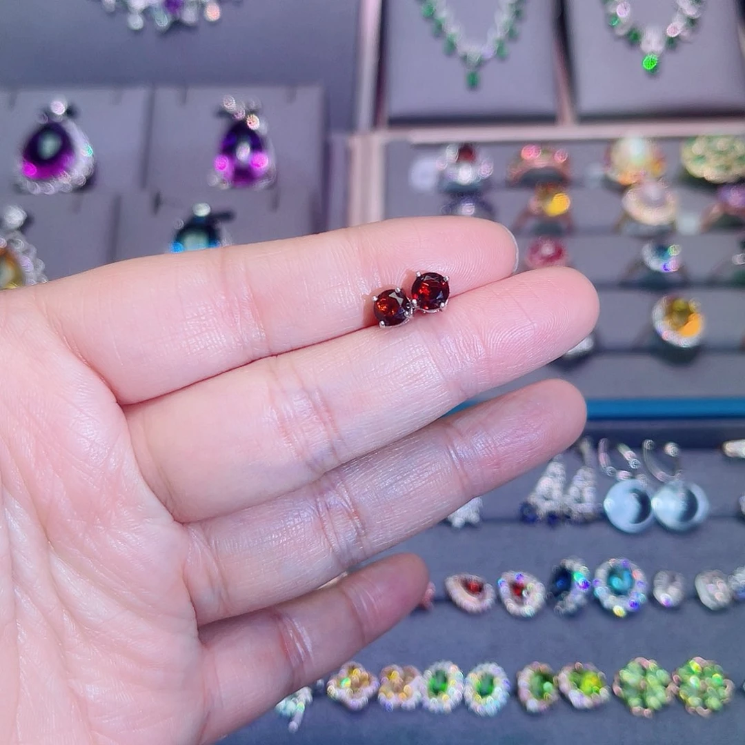 银S925镶嵌耳饰石榴石