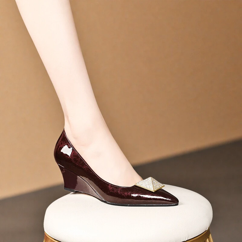 5.5cm法式尖头坡跟高跟鞋女2025真皮浅口单鞋水钻方扣通勤工作鞋