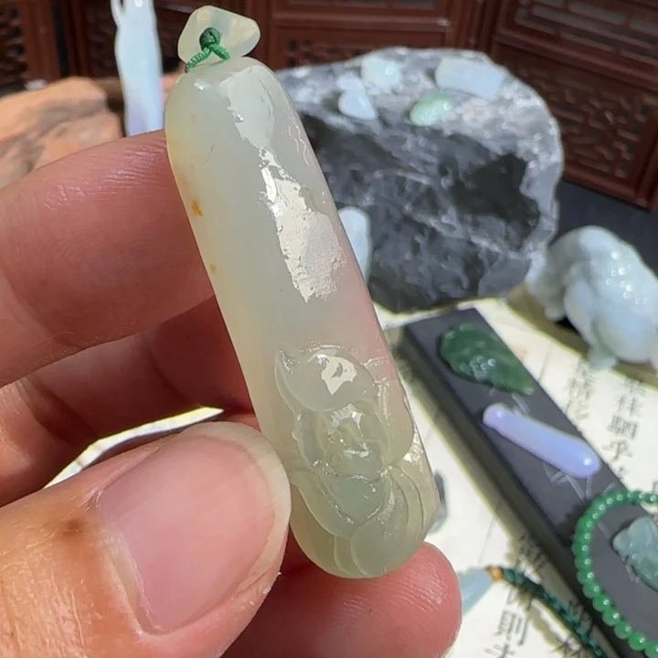 未镶嵌定制翡翠洒金莲花吊坠