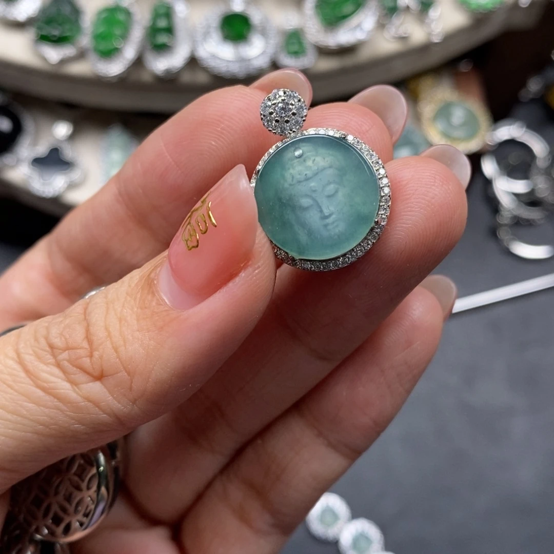 翡翠颈饰未镶嵌翡翠