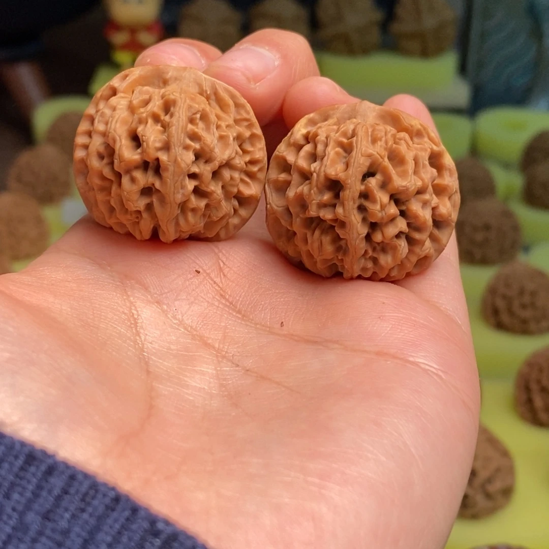 核桃秦岭闷尖狮子头32瑕疵