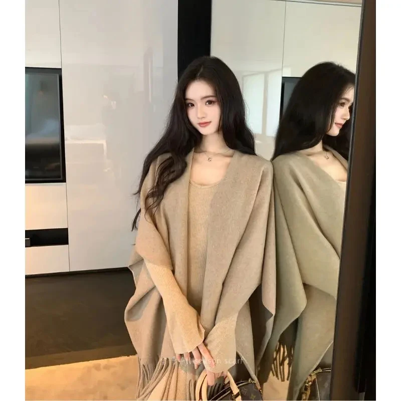 慵懒风纯色流苏披肩外搭斗篷女秋冬氛围感老钱风披风保暖围巾百搭