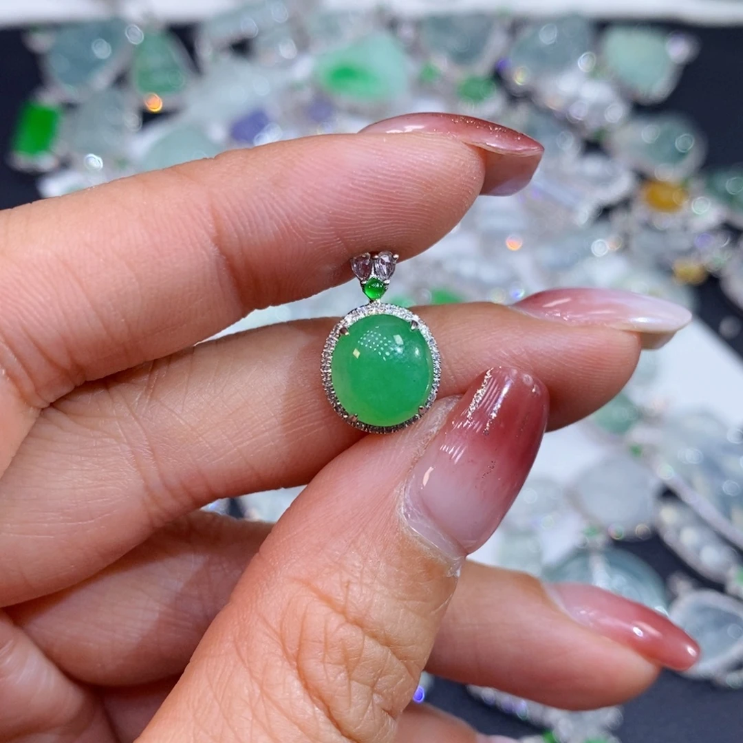 翡翠18K金镶嵌颈饰