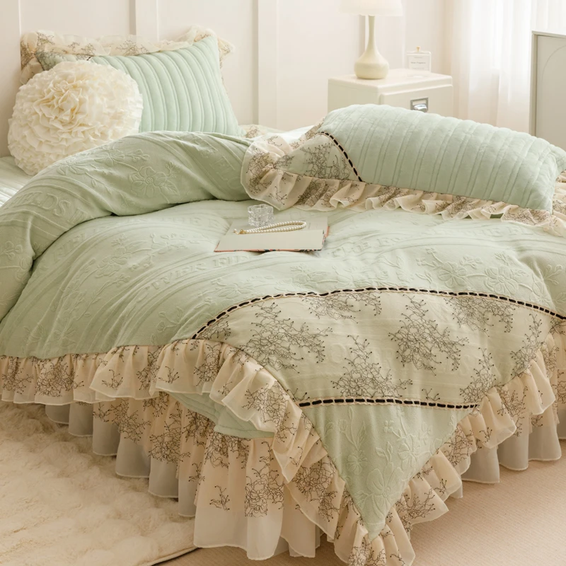 水星法式加厚保暖牛奶绒四件套公主风雕花毛绒蕾丝被套珊瑚绒床盖