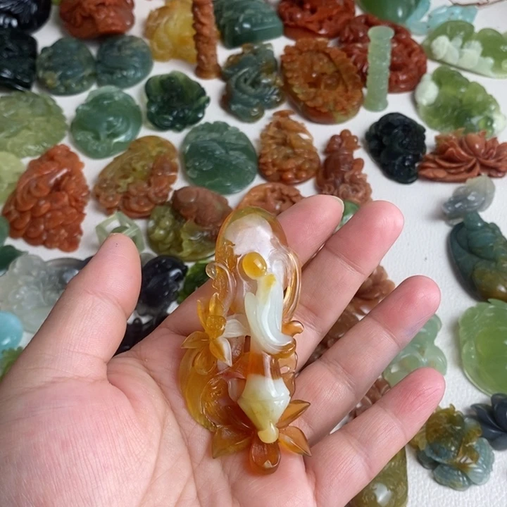 蛇纹石玉颈饰未镶嵌呦*。