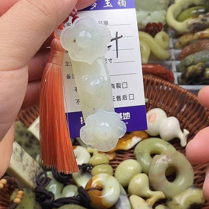 未镶嵌蛇纹石玉颈饰