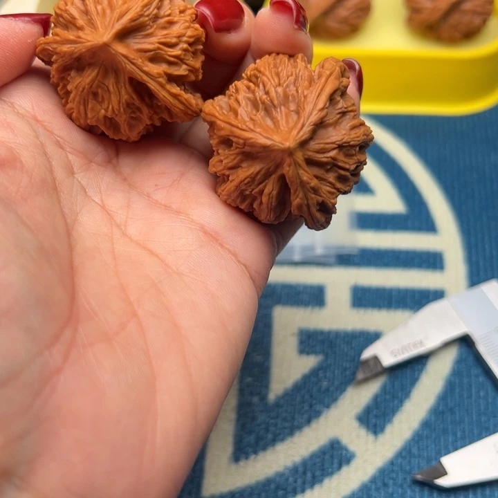 桃核吊坠文玩虎头三棱