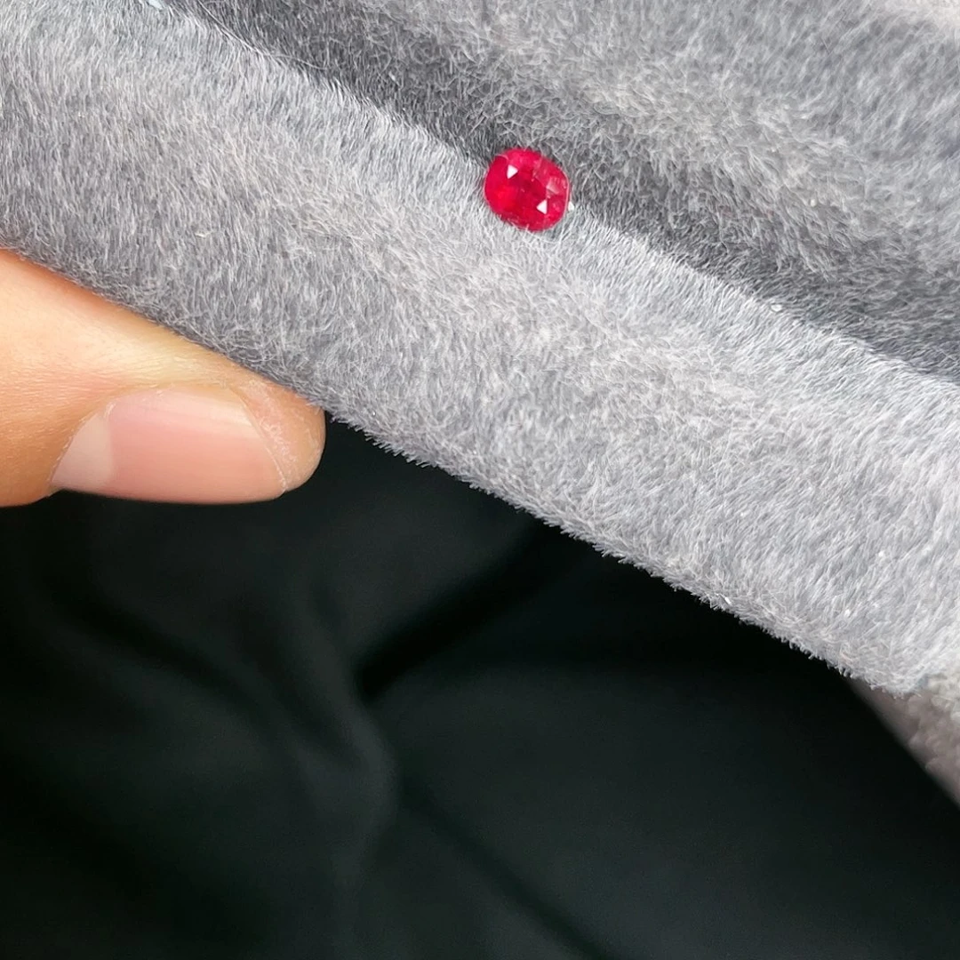 红宝石裸石未镶嵌0.52Ct。