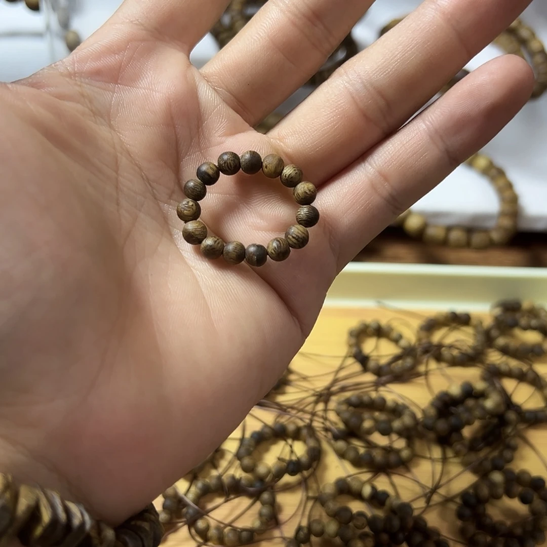 沉香沉香碎屑沉香小戒指1个