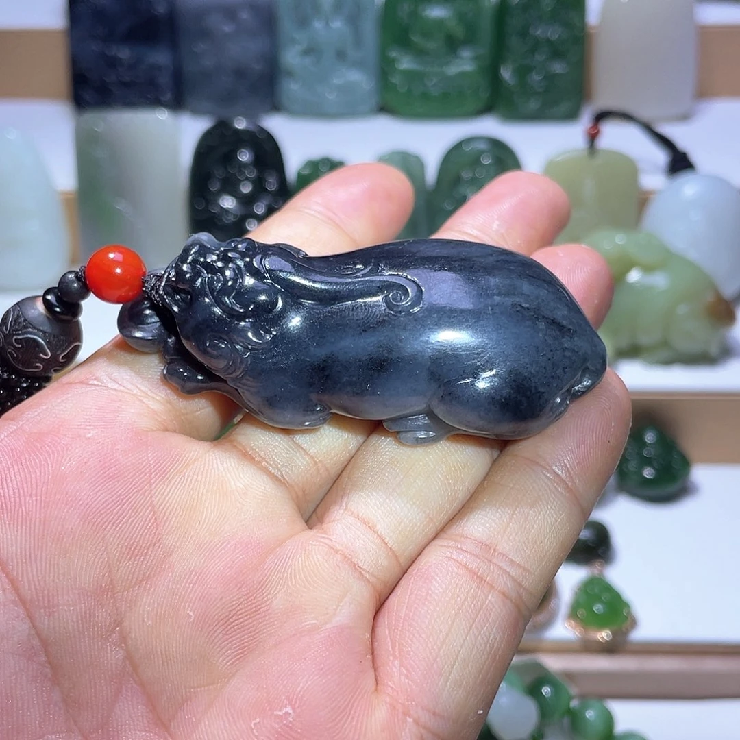 和田玉未镶嵌把件青花貔貅