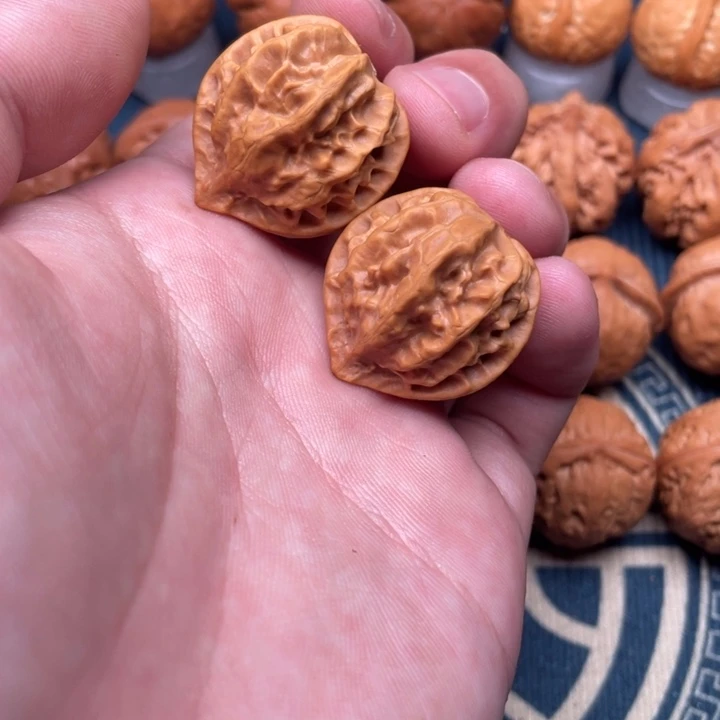 文玩核桃把件京八