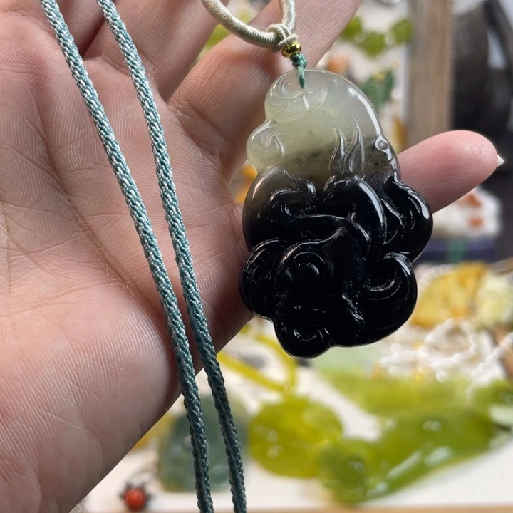 蛇纹石玉未镶嵌吊坠